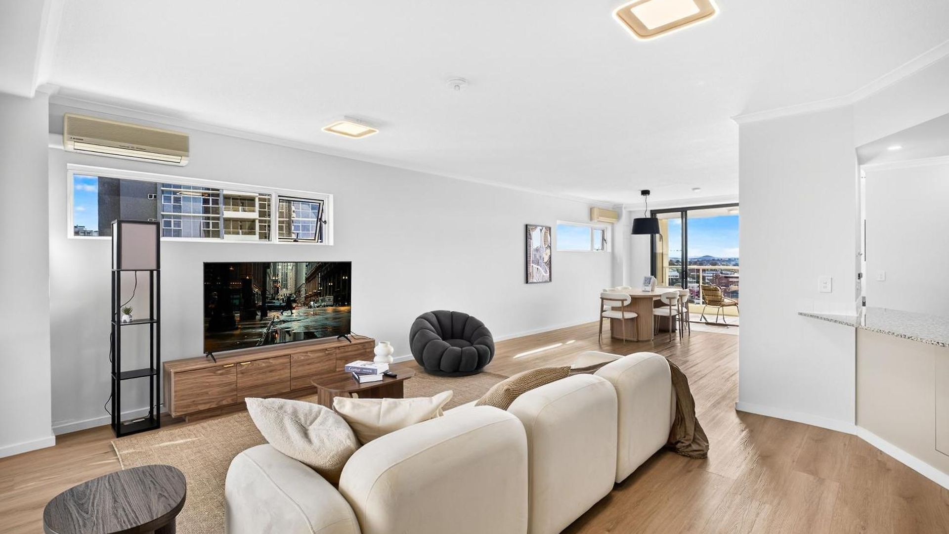 Wake To The River 3 Bedroom Riverside With Pool Gym And Parking Apartment