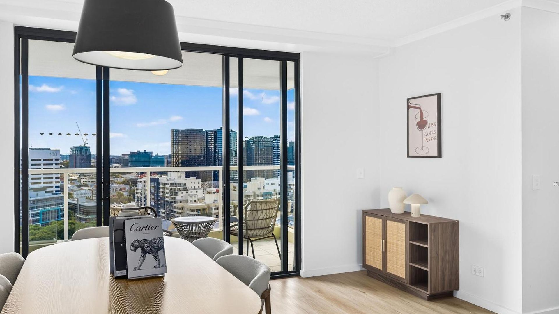 Wake To The River 3 Bedroom Riverside With Pool Gym And Parking