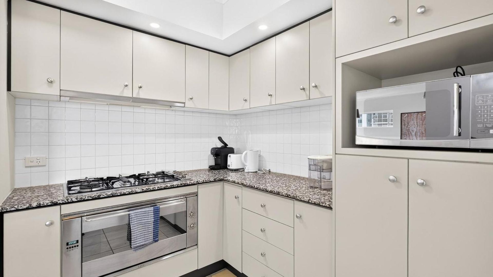 Apartment Wake To The River 3 Bedroom Riverside With Pool Gym And Parking
