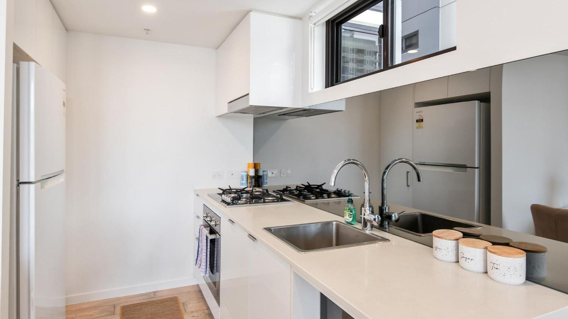 Convenient To Urban Living By Private Host Apartment *