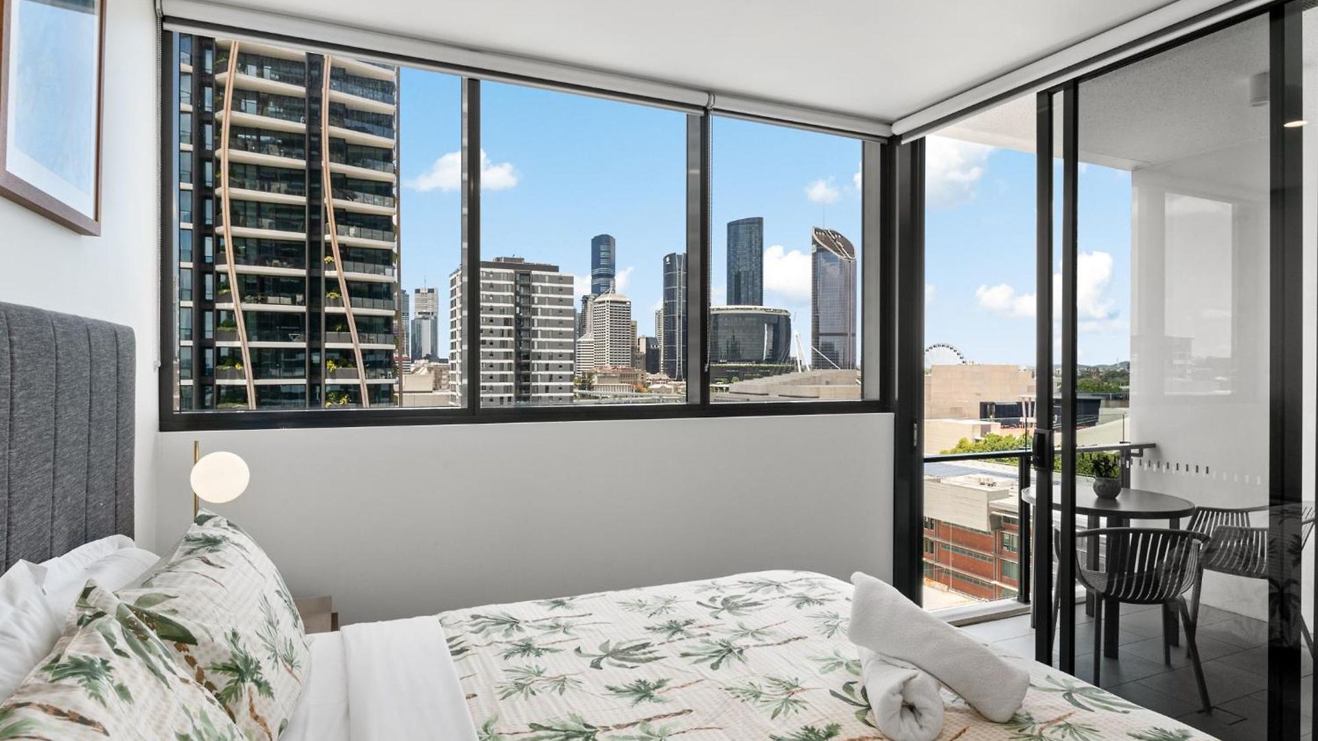 Convenient To Urban Living By Private Host * Brisbane