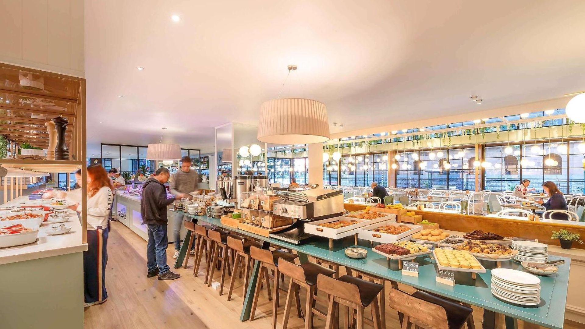 Mercure King George Square Hotel 4*