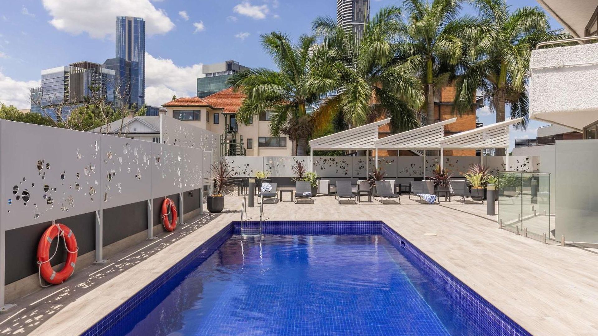 Mercure Spring Hill Hotel 4*