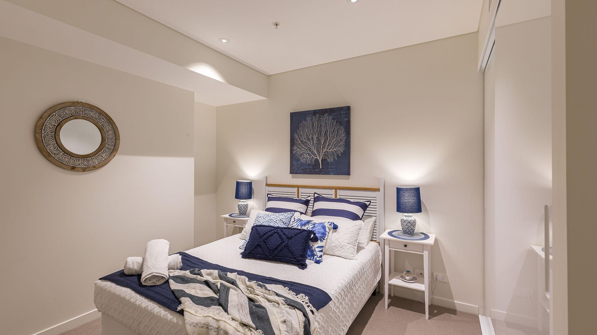 Hamptons Retreat On Level 77 In Skytower