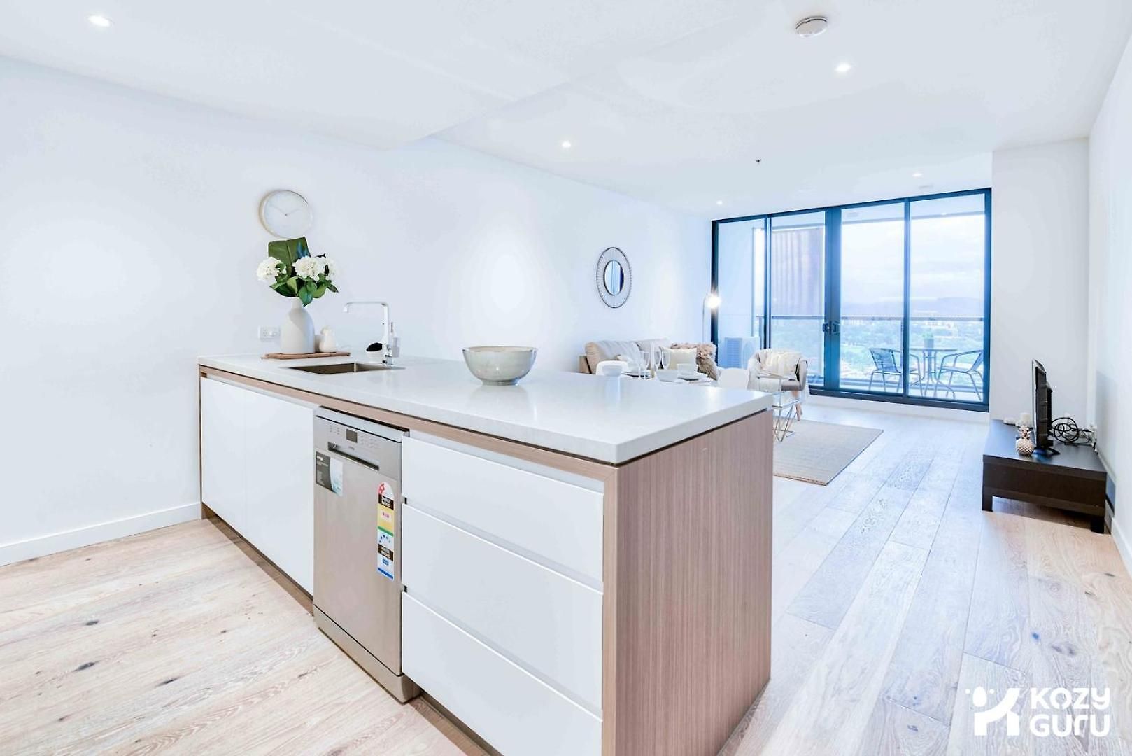 Kozyguru | Fortitude Valley | 2 Bed Apt+parking Apartment