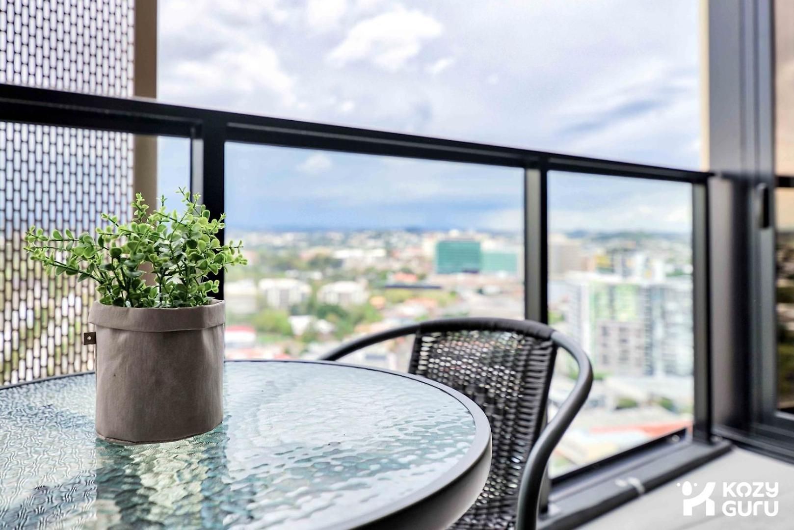 Kozyguru | Fortitude Valley | 2 Bed Apt+parking Apartment *