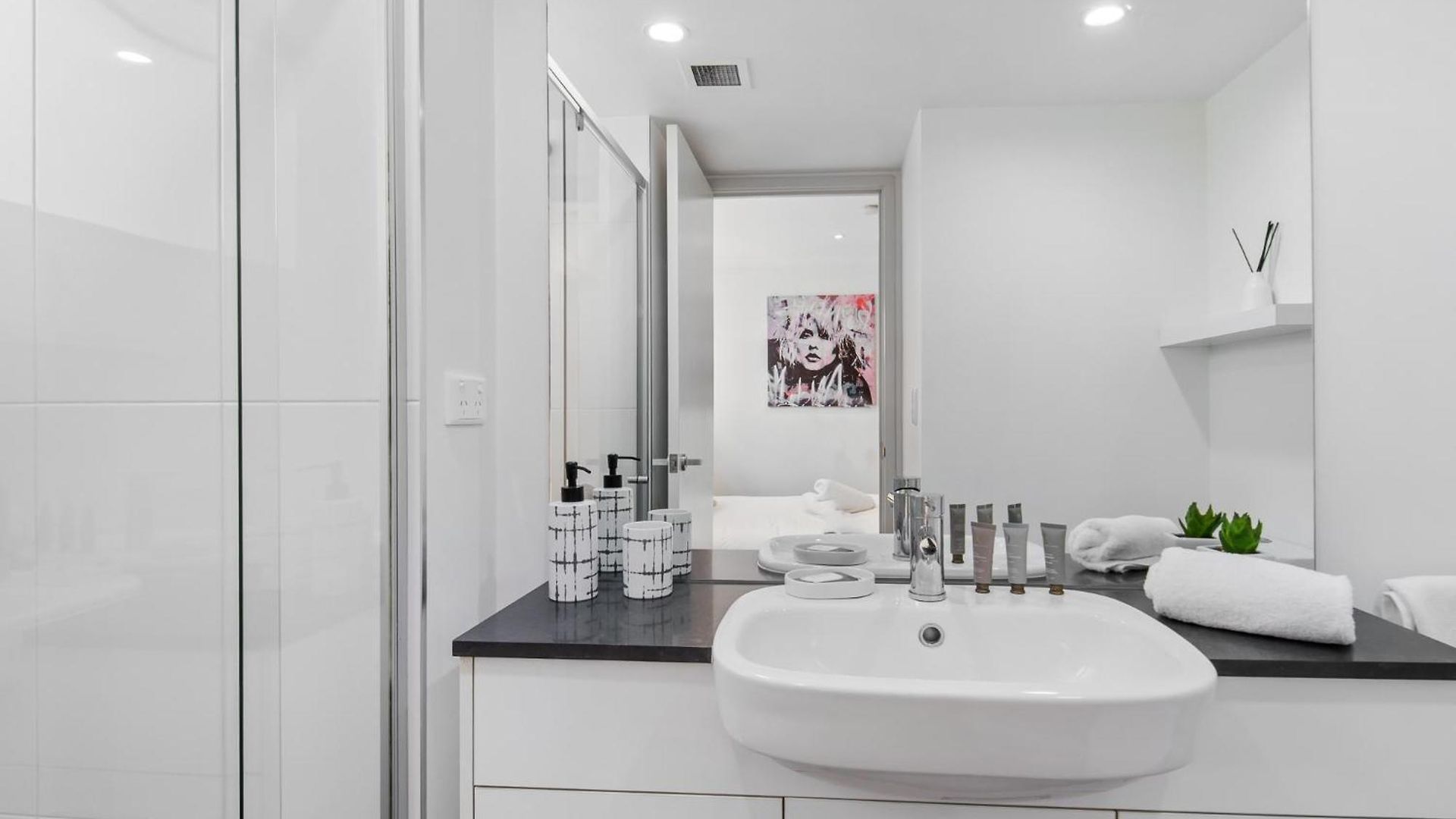 Chic 2-bed & 5 Minutes Walk To Qpac Brisbane