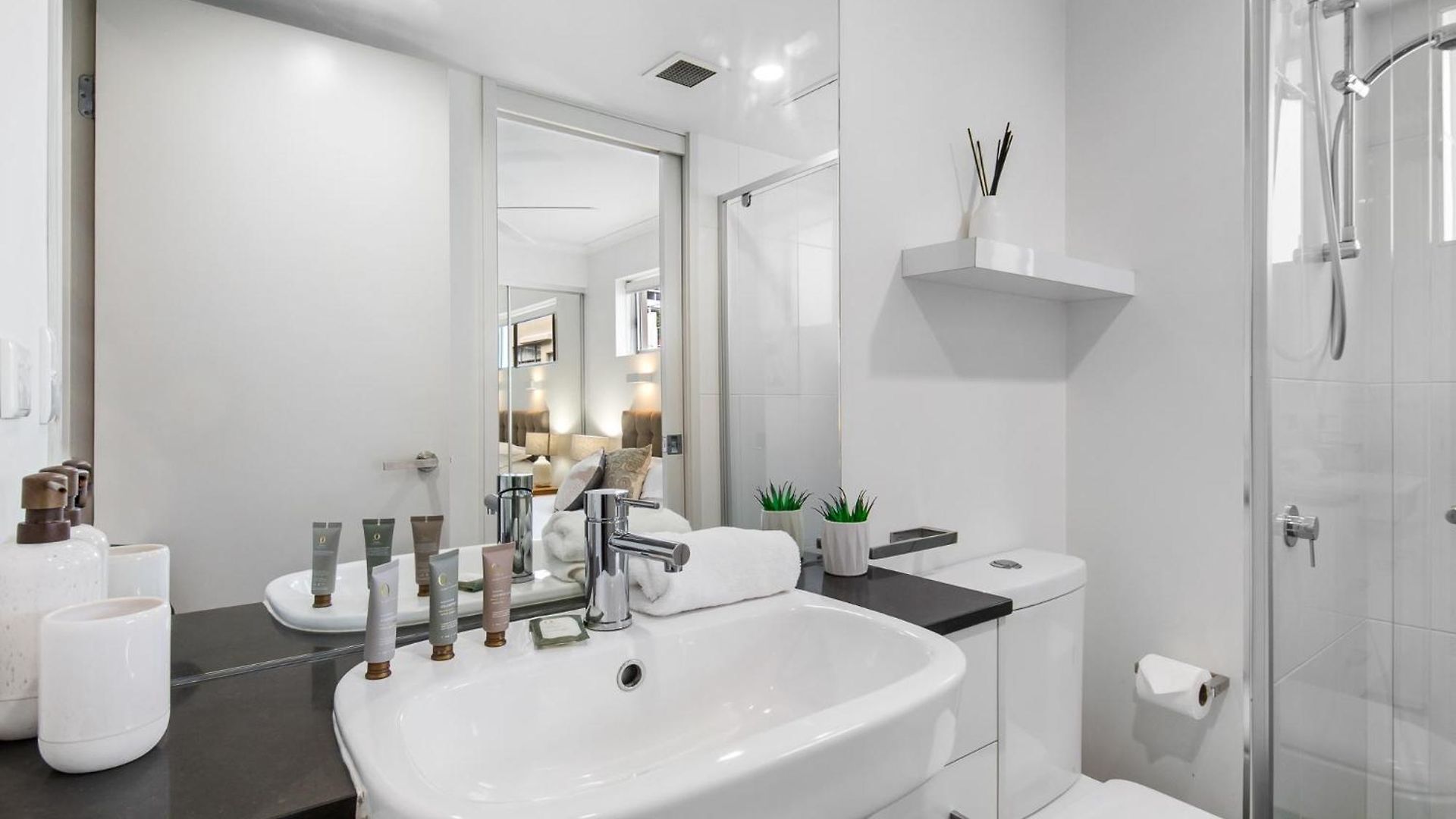 Chic 2-bed & 5 Minutes Walk To Qpac * Brisbane