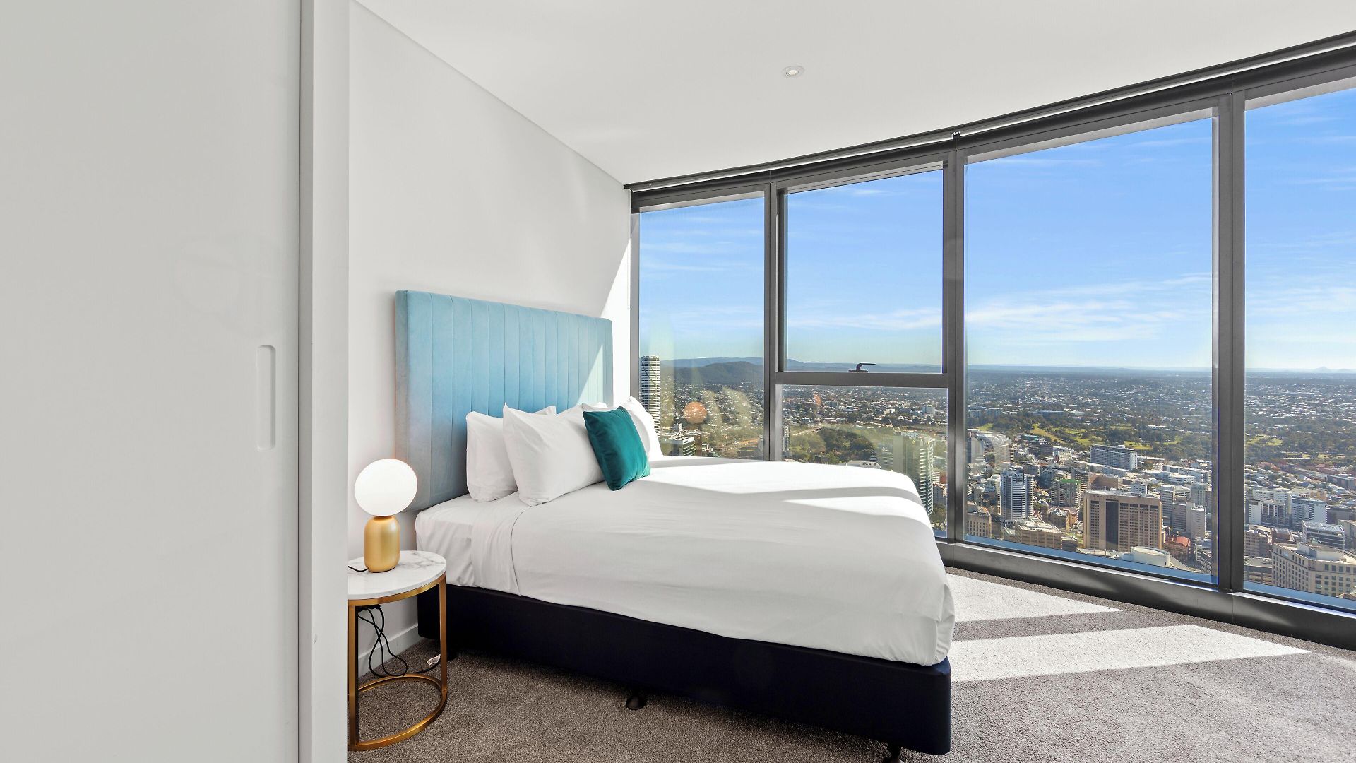 Cllix Skytower Aparthotel 5*