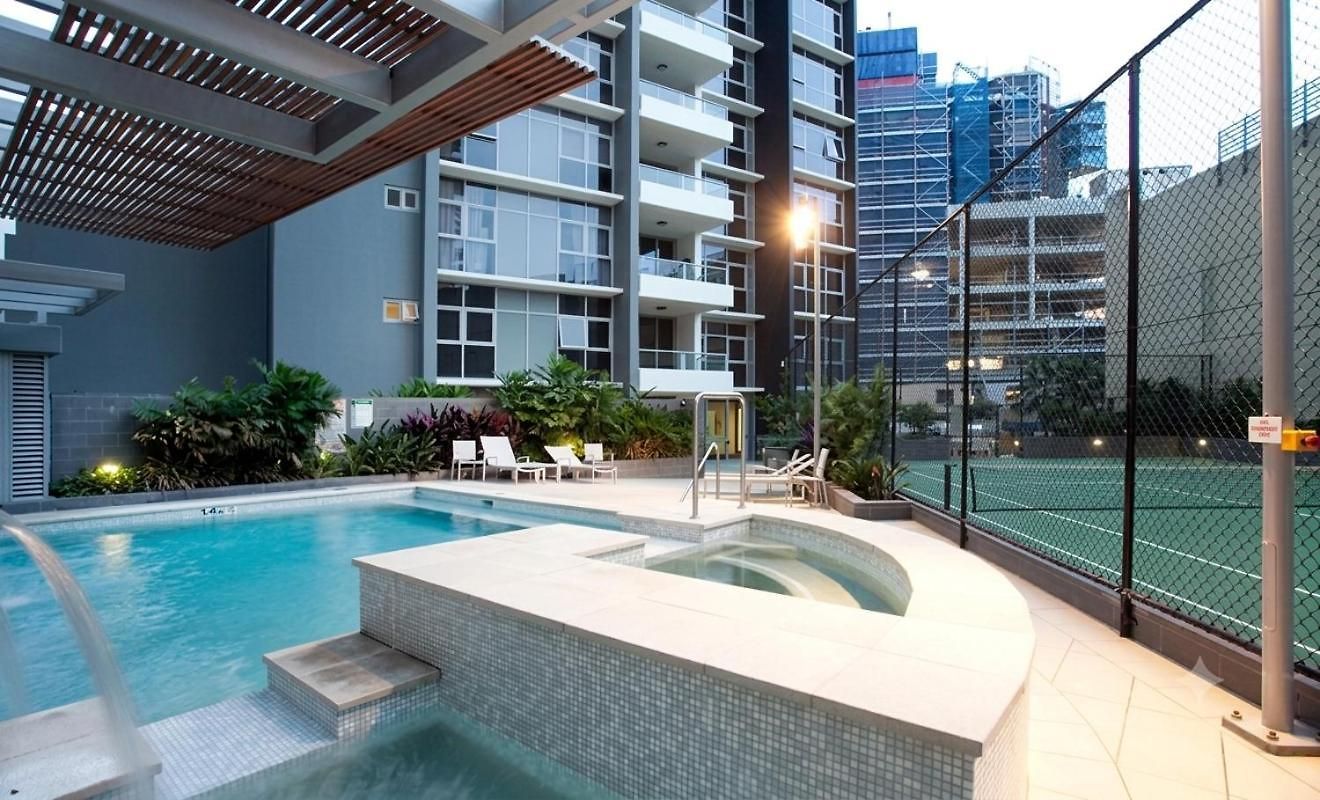Spectacular 3br River View | 2 Carparks, Gym & Steam *