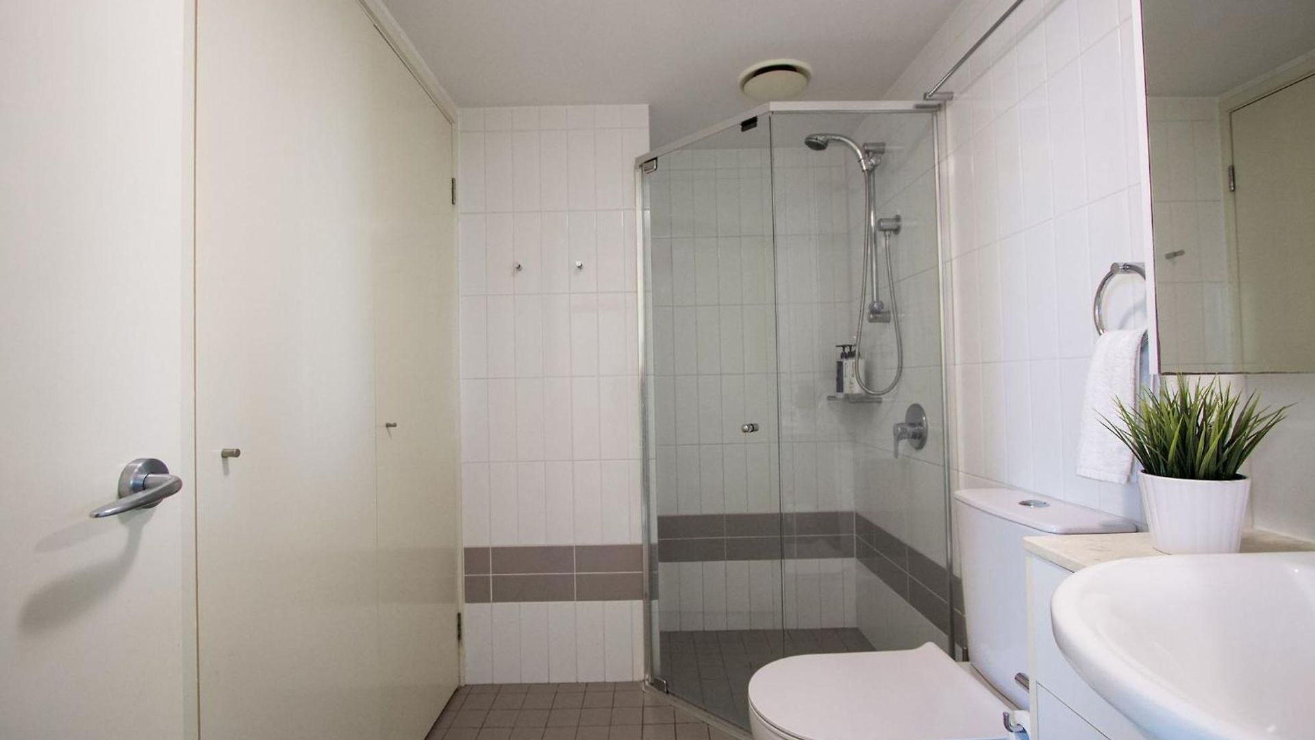 Modern In The Heart Of Cbd Inn Brisbane