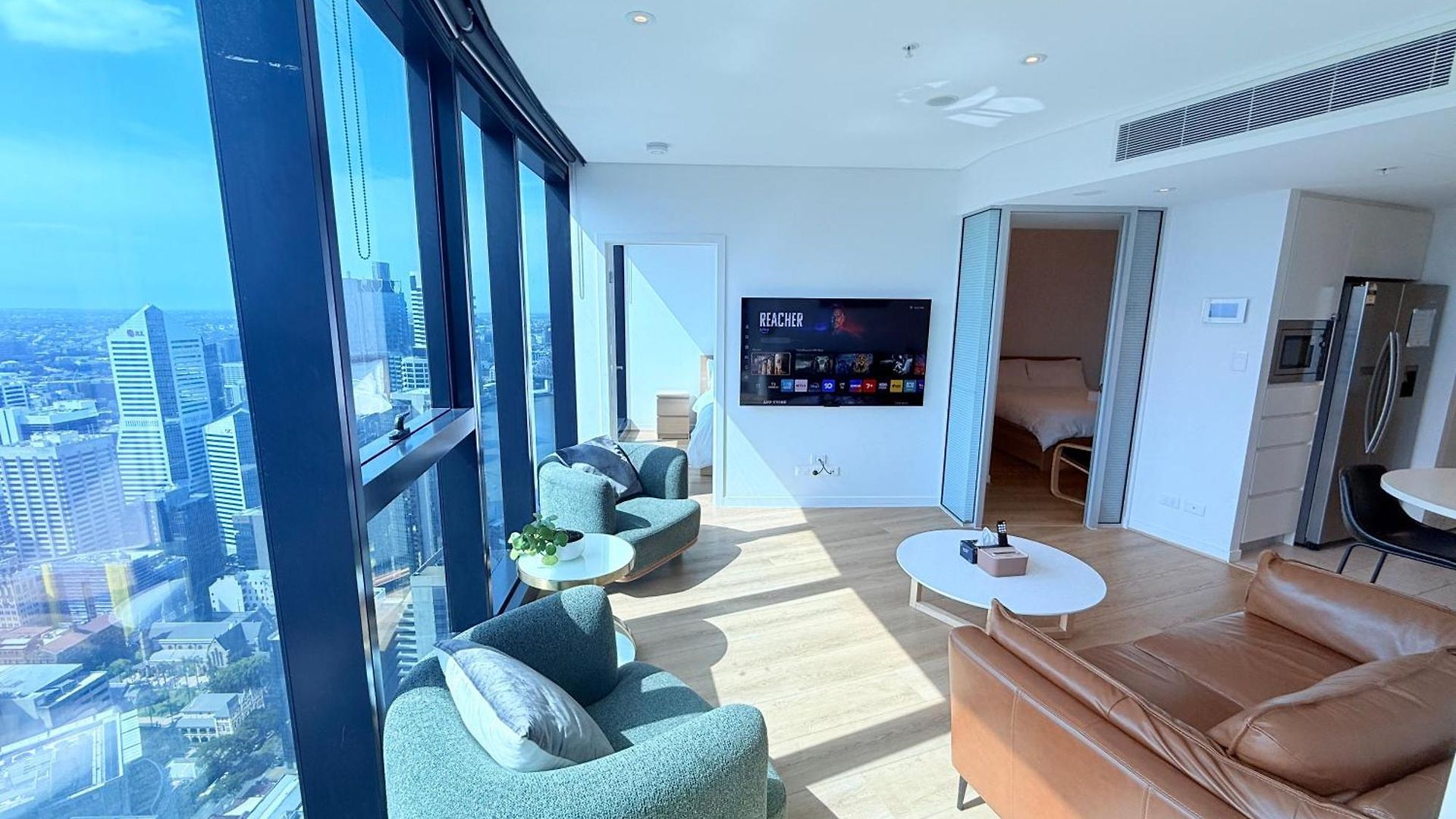 Amazing &river Views 60th Level Skytower 3 Bedrooms&free Parking Apartment *