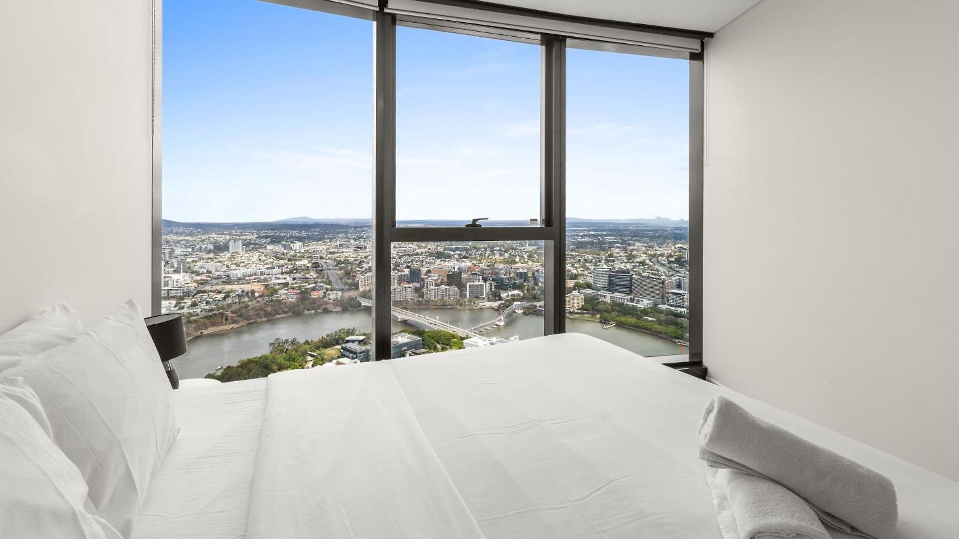 Skyline View High Floor 2br With Sofa Bed And Free Parking Brisbane