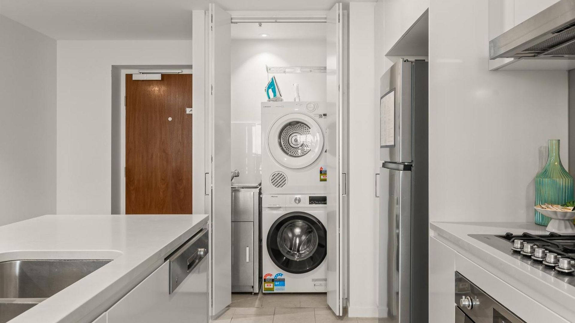 Skyline View High Floor 2br With Sofa Bed And Free Parking Apartment