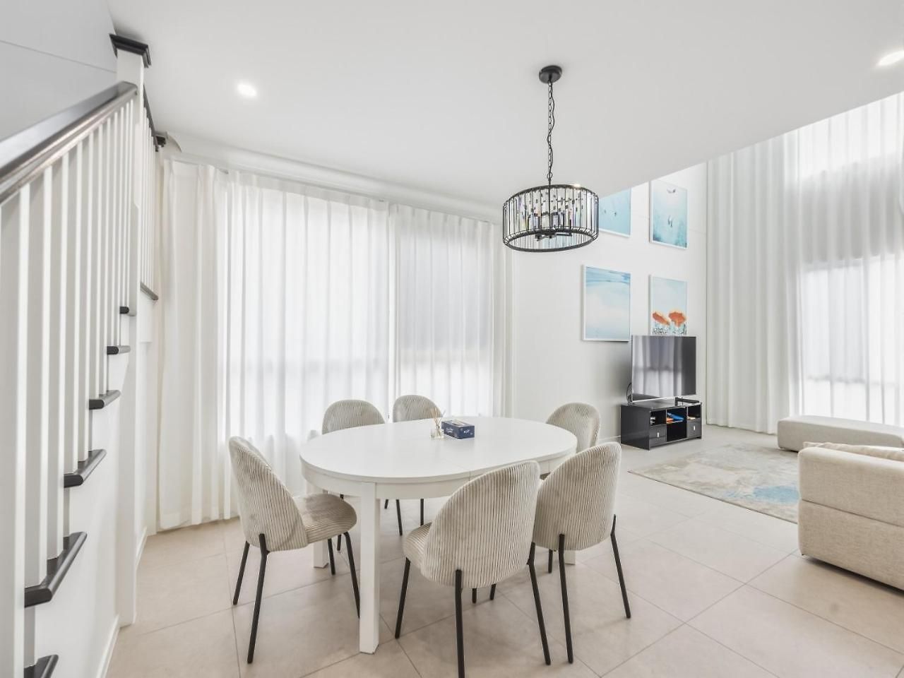 Elegant N Convenient 4 Beds With Easy Access Holiday home
