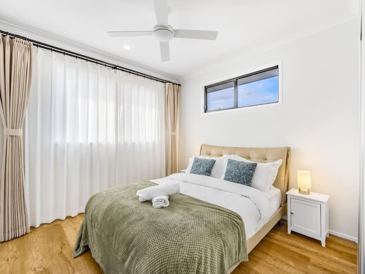 Elegant N Convenient 4 Beds With Easy Access *