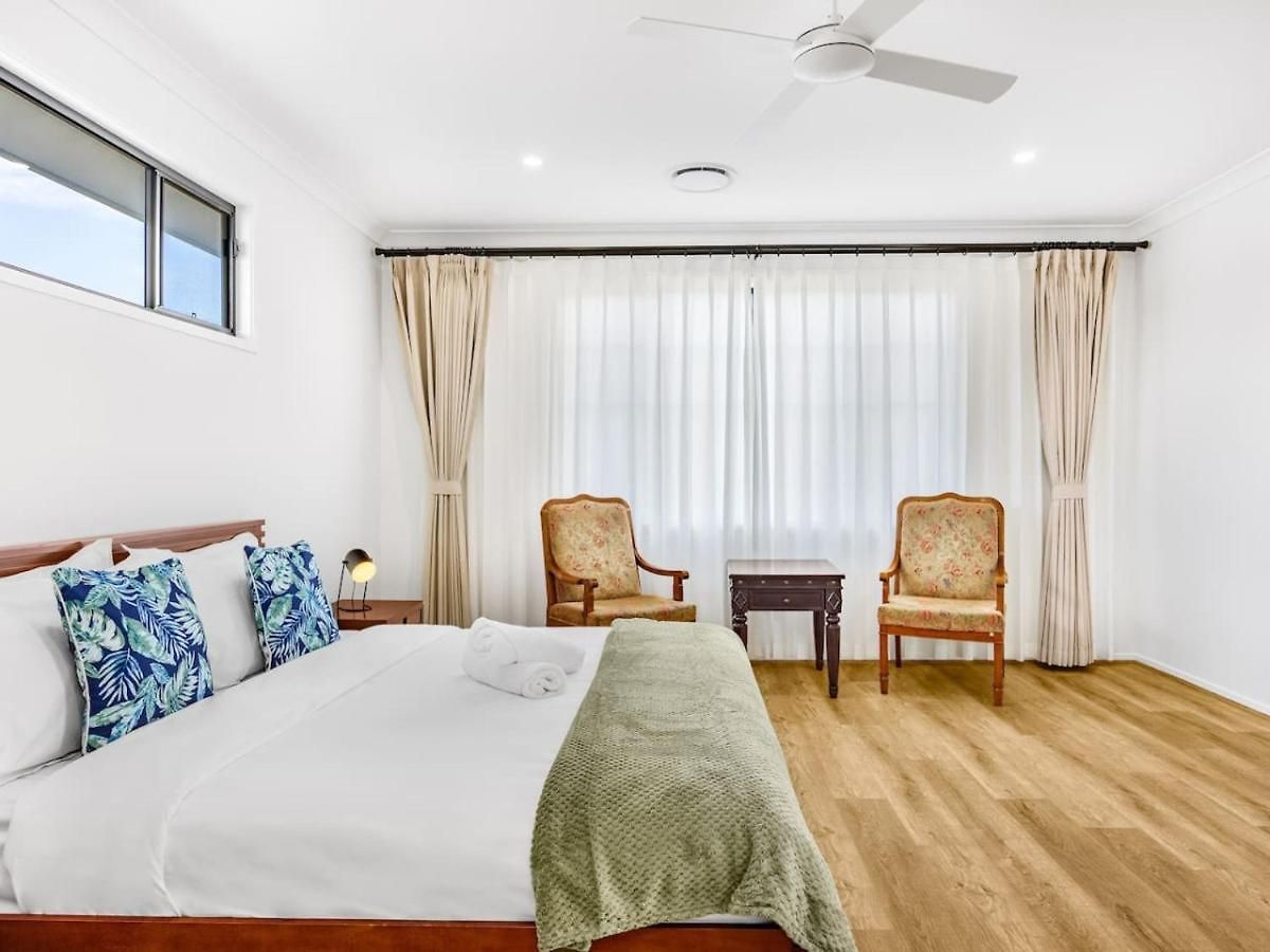 Elegant N Convenient 4 Beds With Easy Access Holiday home