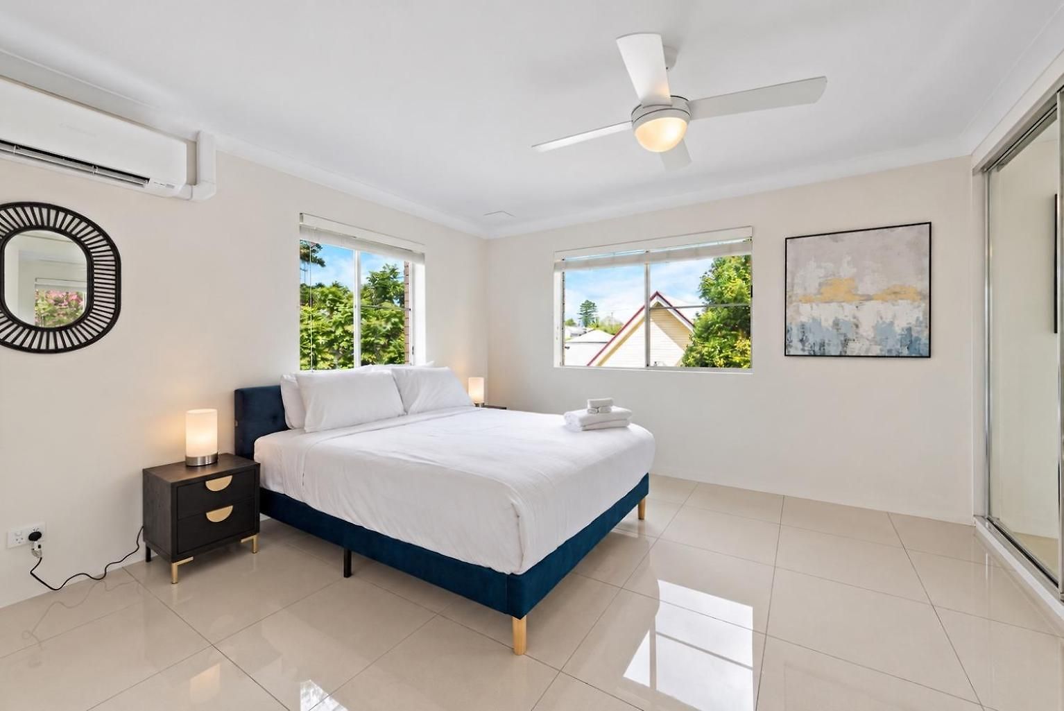 Apartment Quiet 3brm Near Gabba With Free Parking & Wifi *