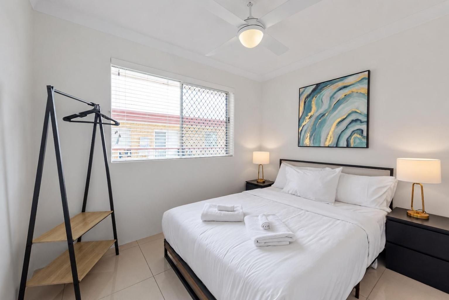 Quiet 3brm Near Gabba With Free Parking & Wifi