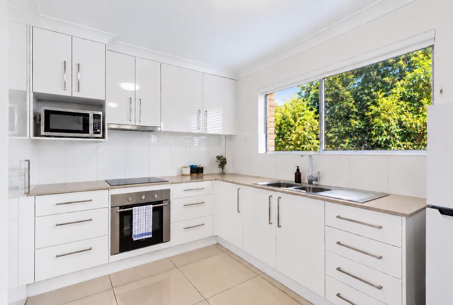 Apartment Spacious 2brm Close To Gabba With Parking & Wifi *
