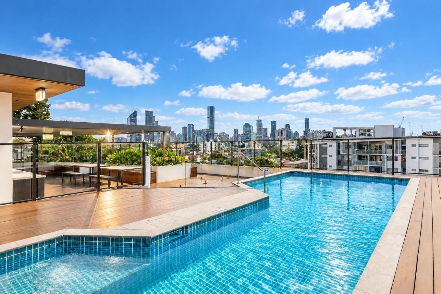 Apartment 12th Floor Stadium View -2br-free Parking-cbd *