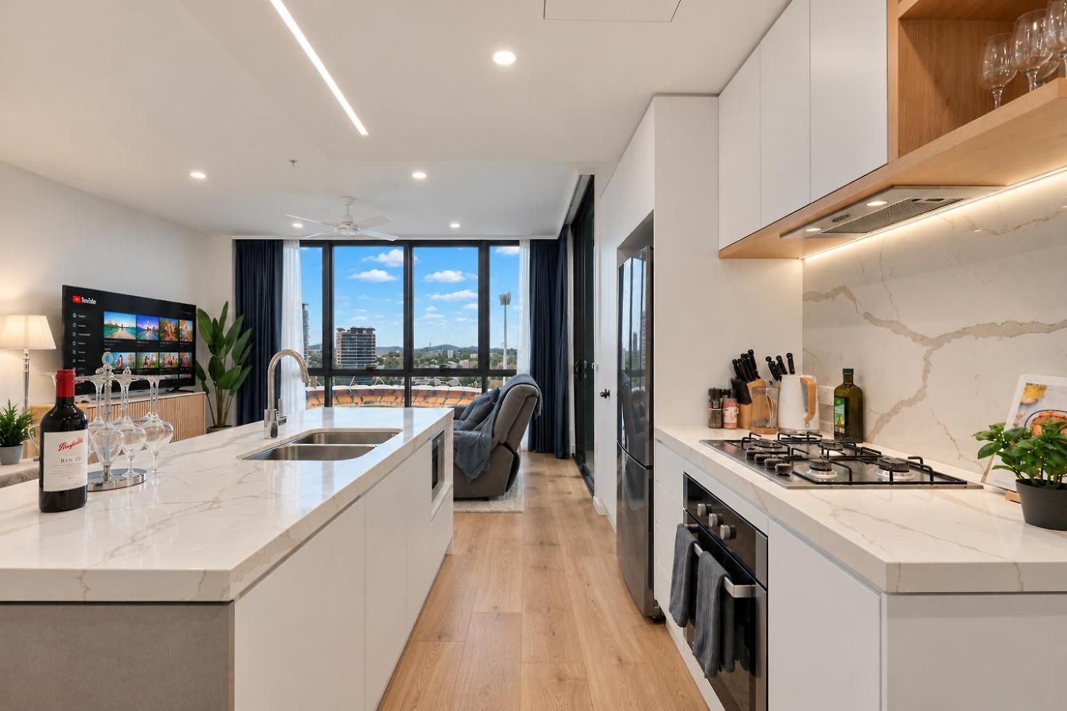 Apartment 12th Floor Stadium View -2br-free Parking-cbd