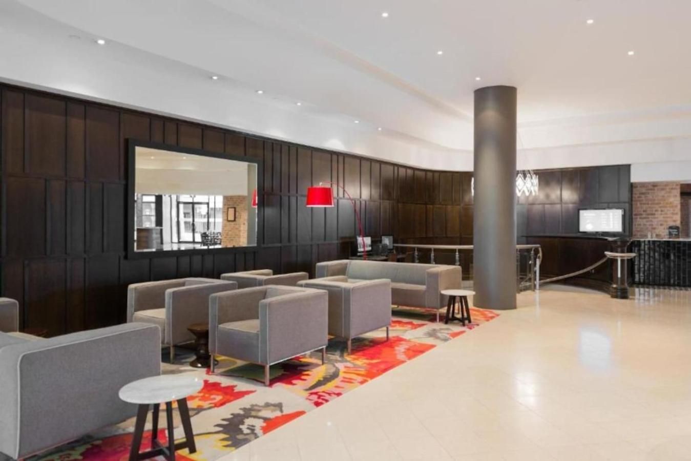 Two-bedroom Escape I Mantra On Queen Apartment *