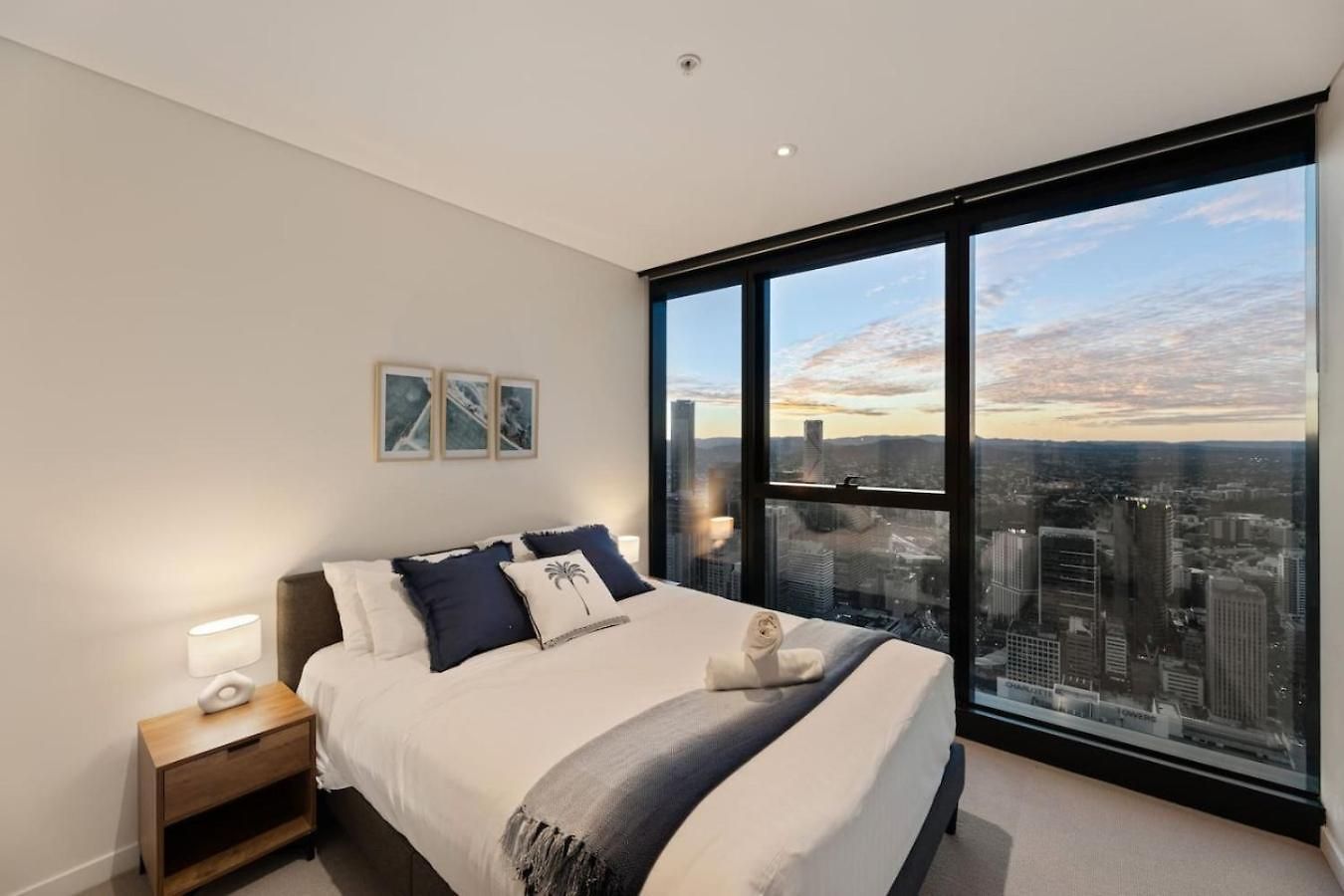 Skytower 72nd Floor 3br With Parking, Pool And Gym Apartment Brisbane