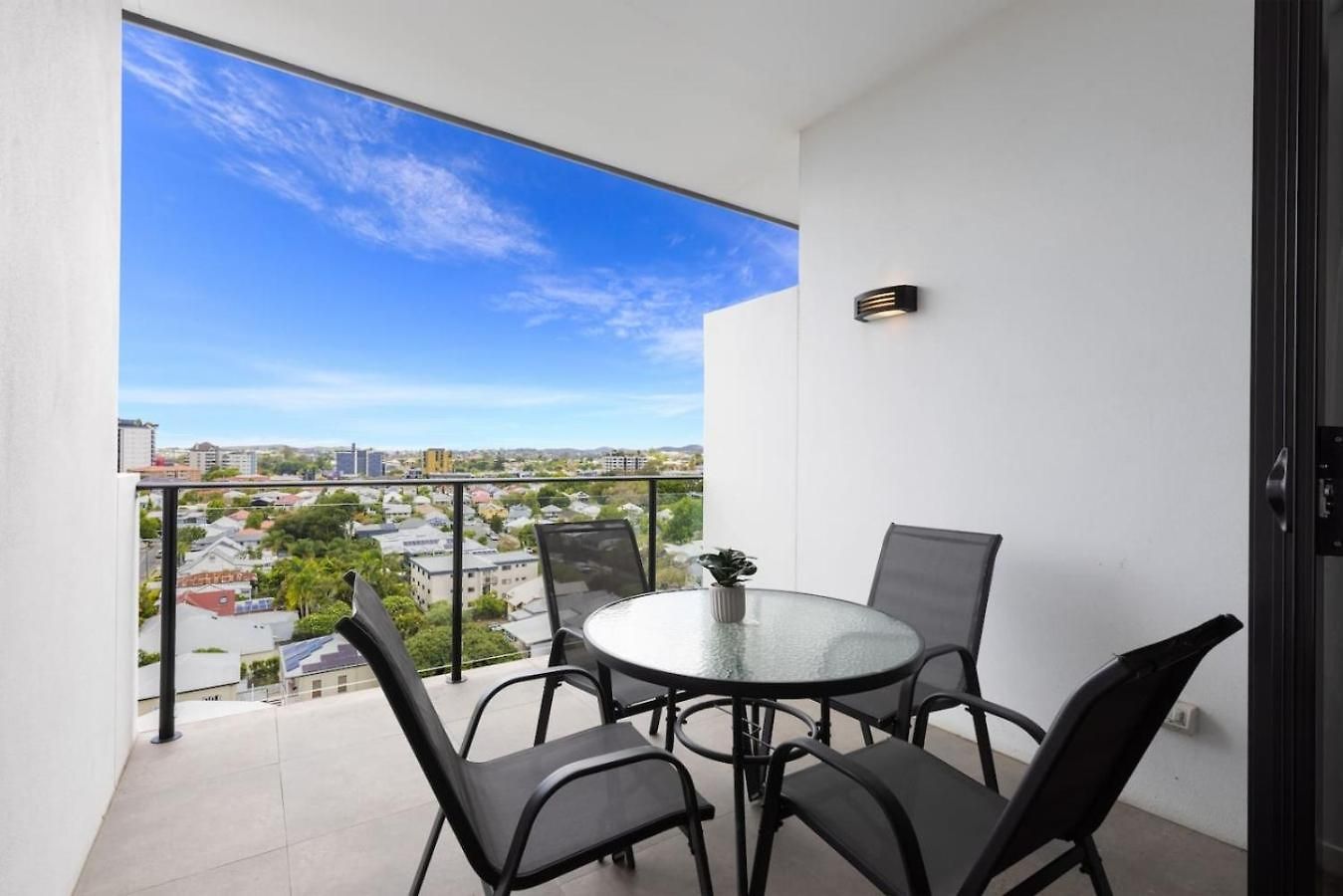 Spacious Panoramic 2br Apartment, Parking And Views * Brisbane
