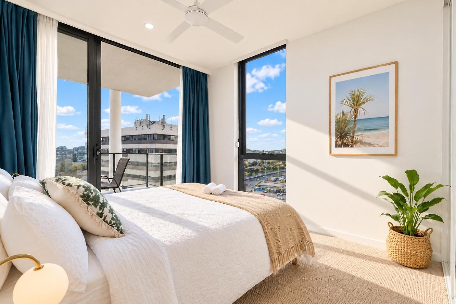12th Floor Stadium View -2br-free Parking-cbd *