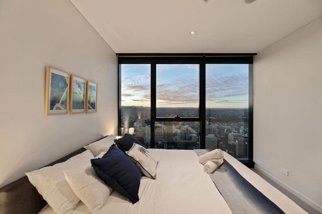 Apartment Skytower 72nd Floor 3br With Parking, Pool And Gym *