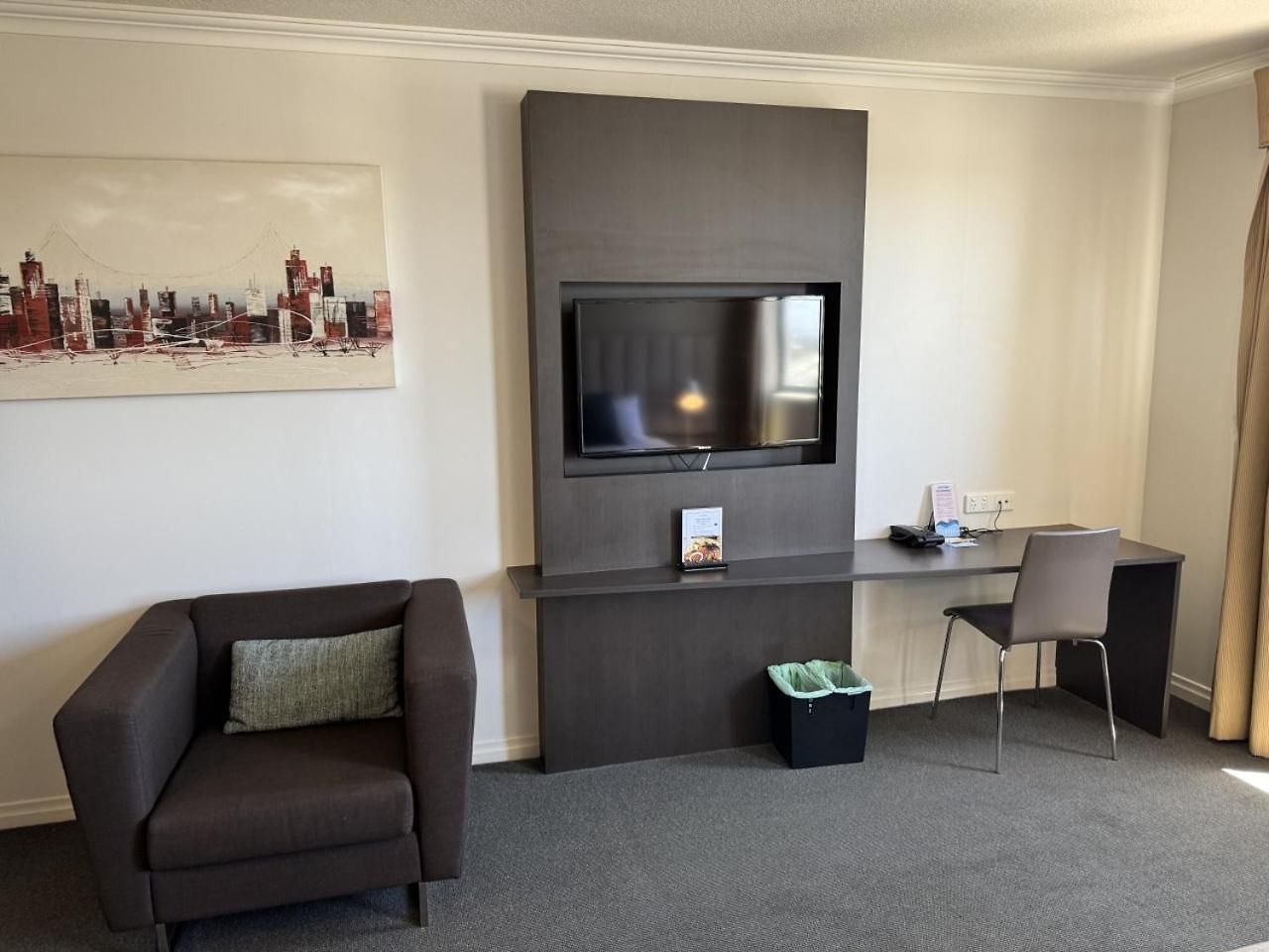 Two-bedroom Escape I Mantra On Queen