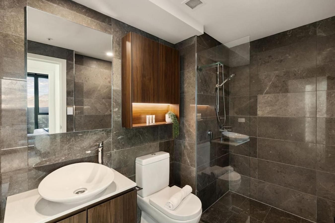 Skytower 72nd Floor 3br With Parking, Pool And Gym Apartment Brisbane