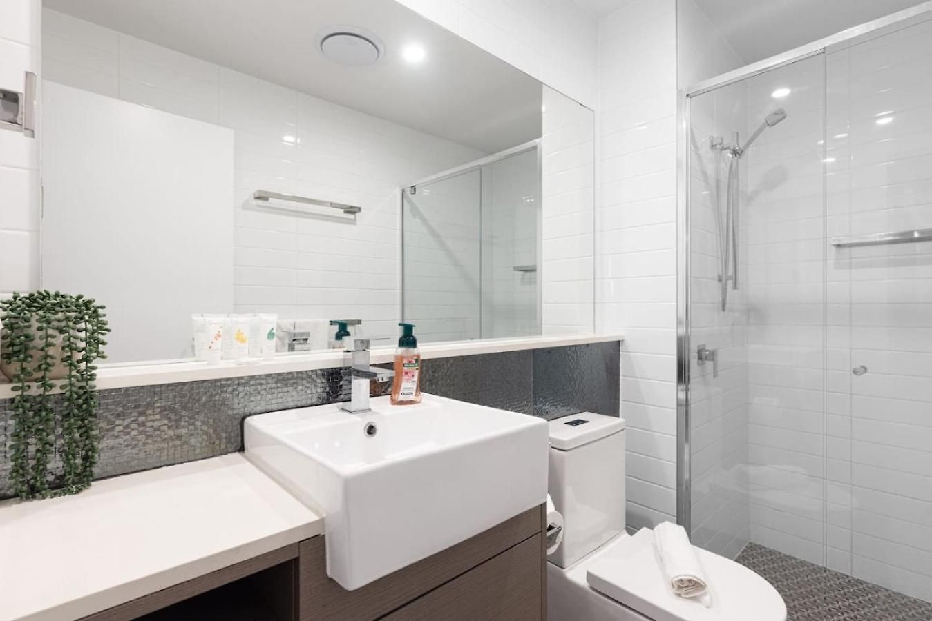 Spacious Panoramic 2br Apartment, Parking And Views *