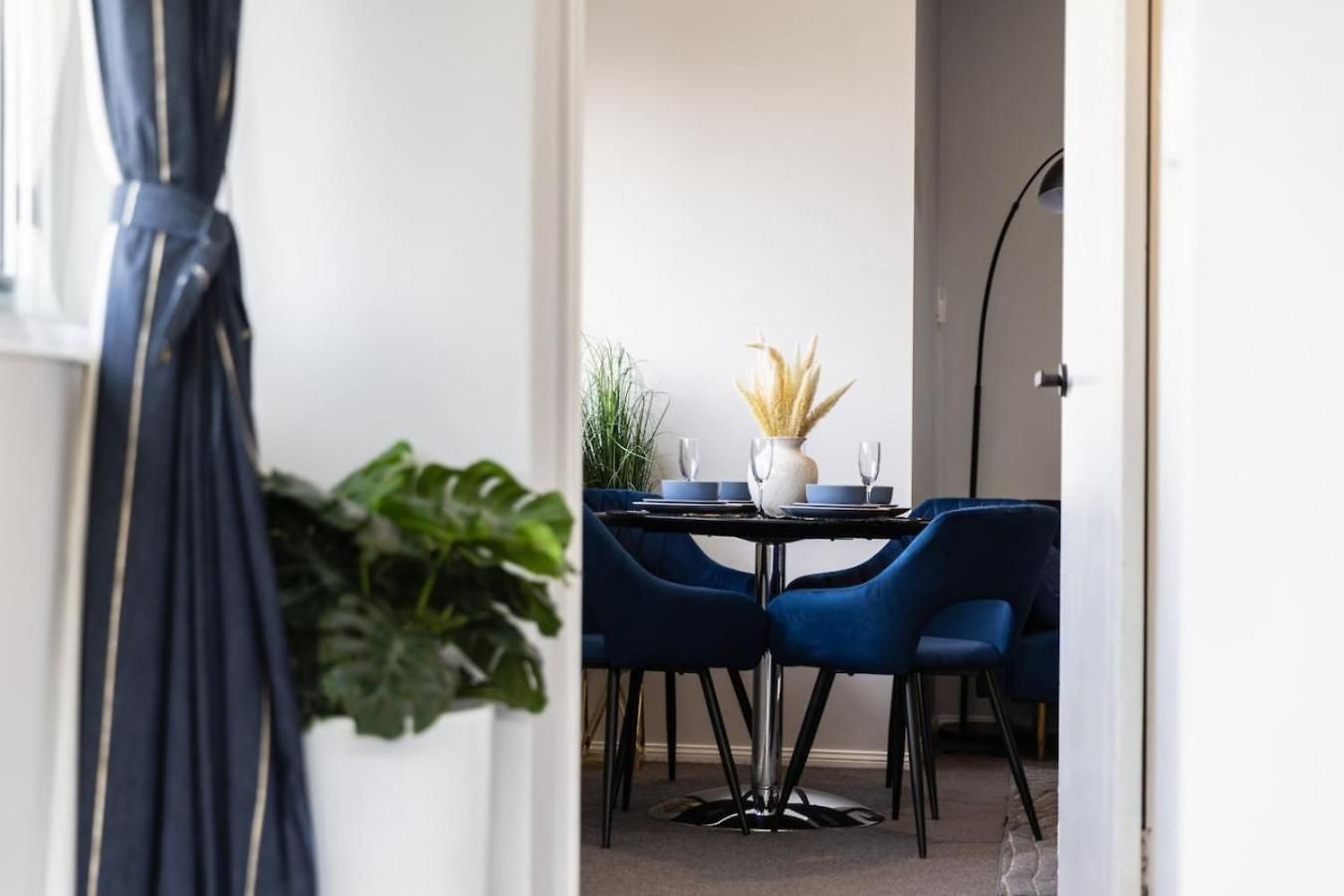 The Ridge Stylish 2br Cityside With Pool, Gym And Parking