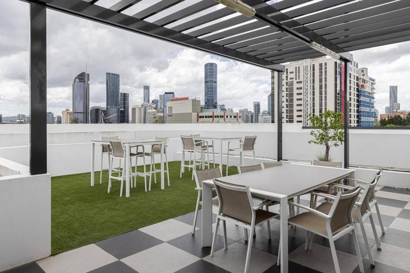 Spacious Panoramic 2br Apartment, Parking And Views *