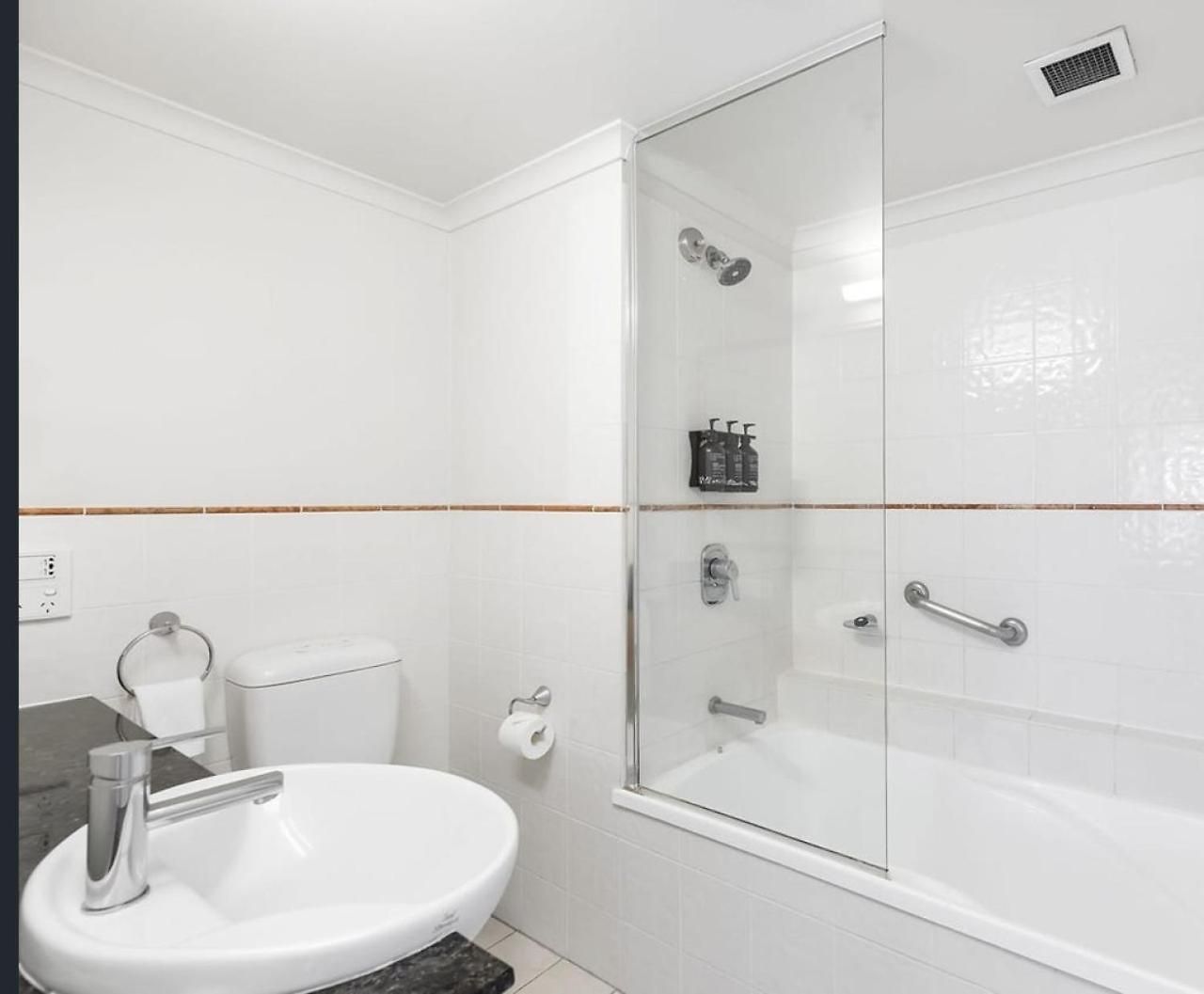 Two-bedroom Escape I Mantra On Queen *