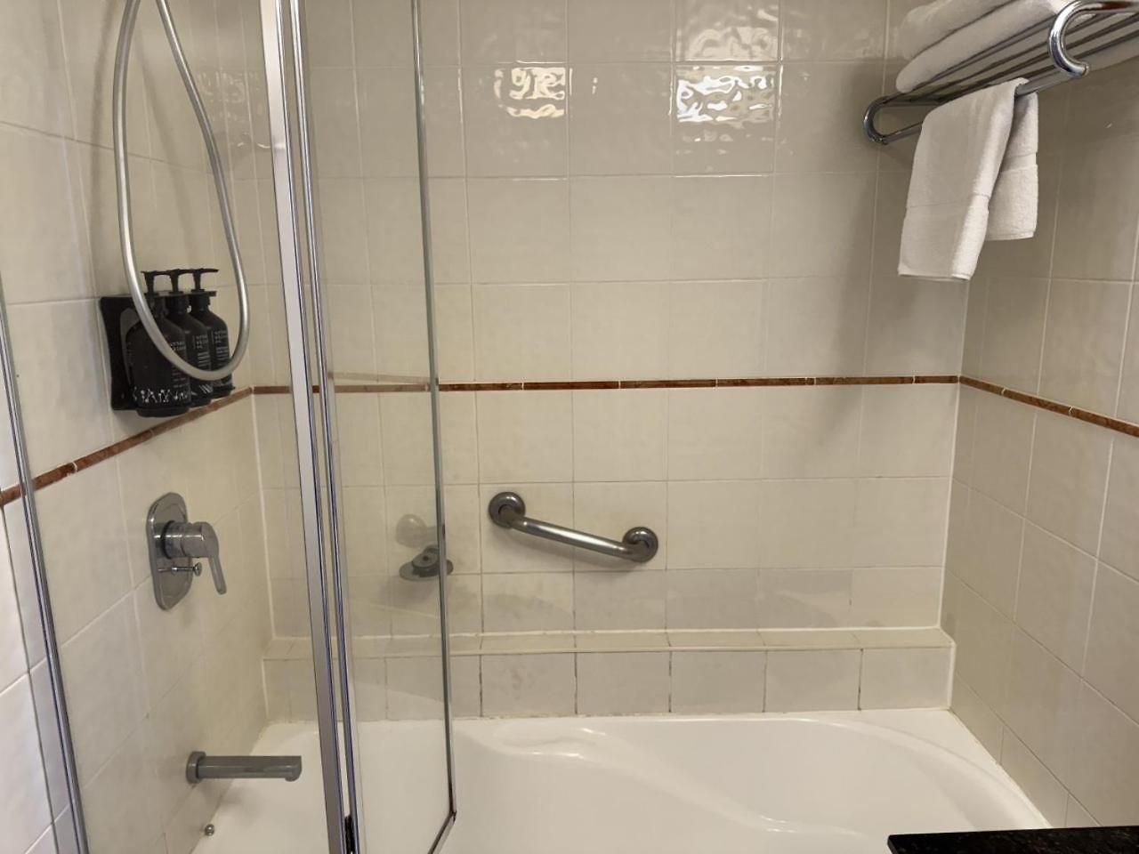 Two-bedroom Escape I Mantra On Queen