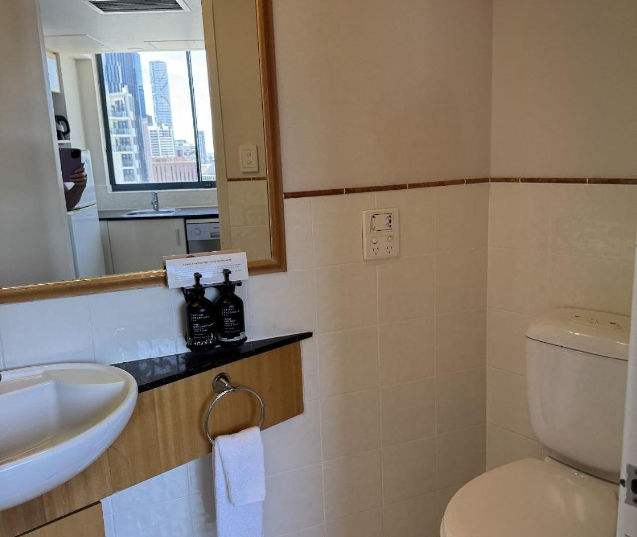 Two-bedroom Escape I Mantra On Queen *