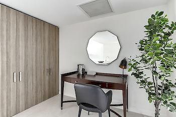 Hotel Alex Perry &