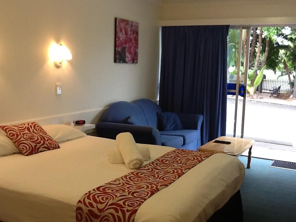 Aspley Motor 4*