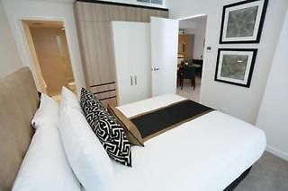 Hotel Alex Perry &