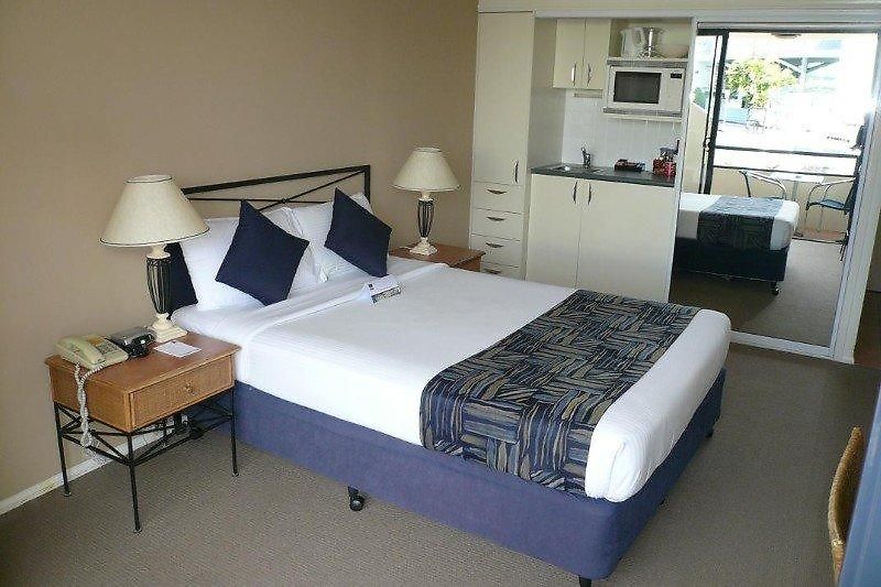 Aparthotel West End 4*