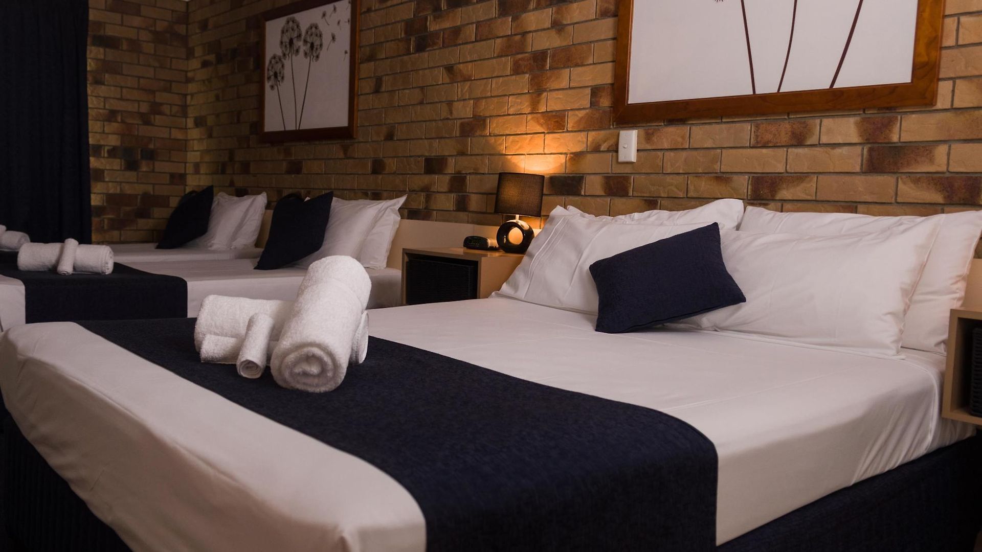 Lancaster Court Motel 4*