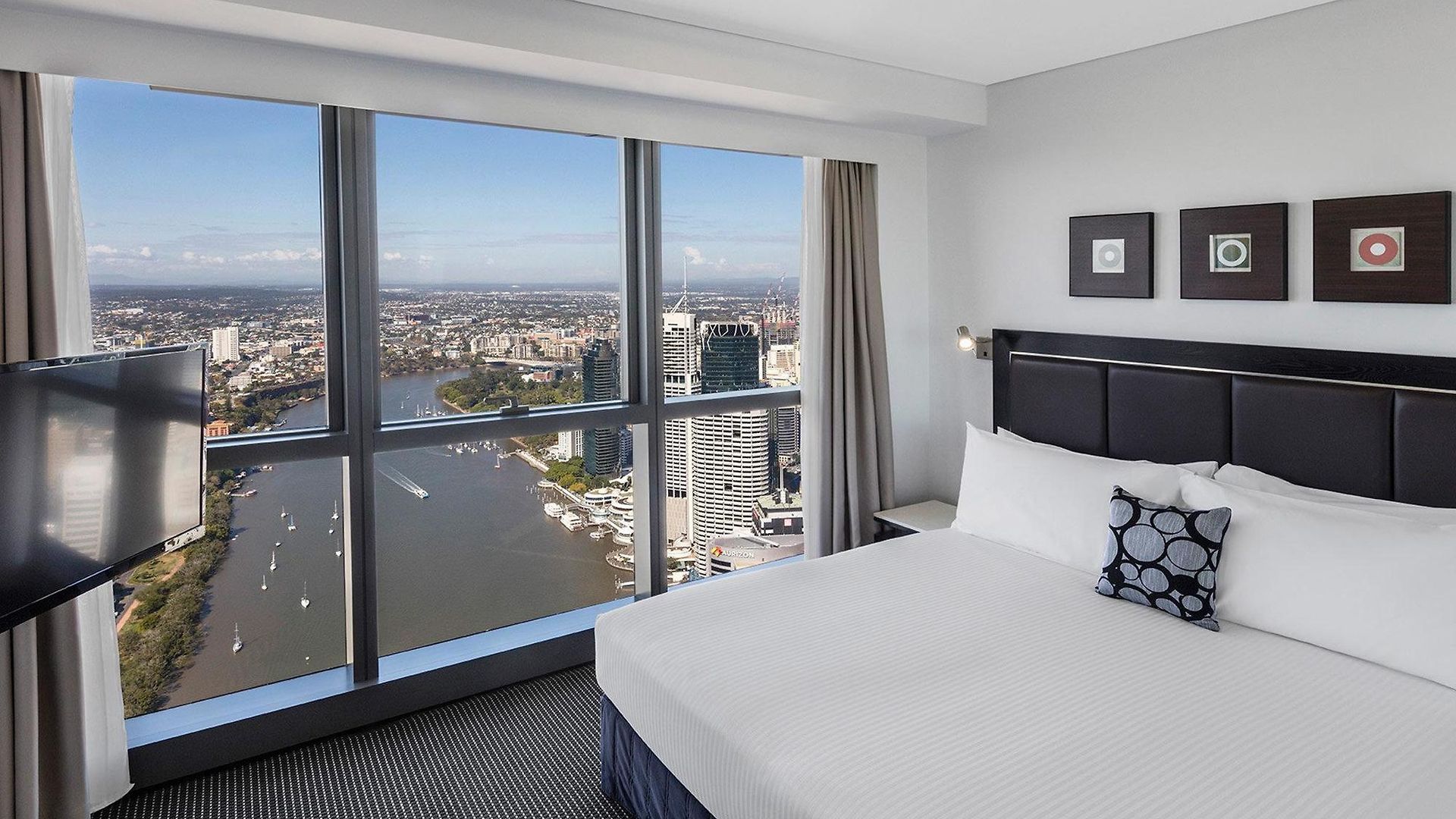 Meriton Adelaide Street, Hotel