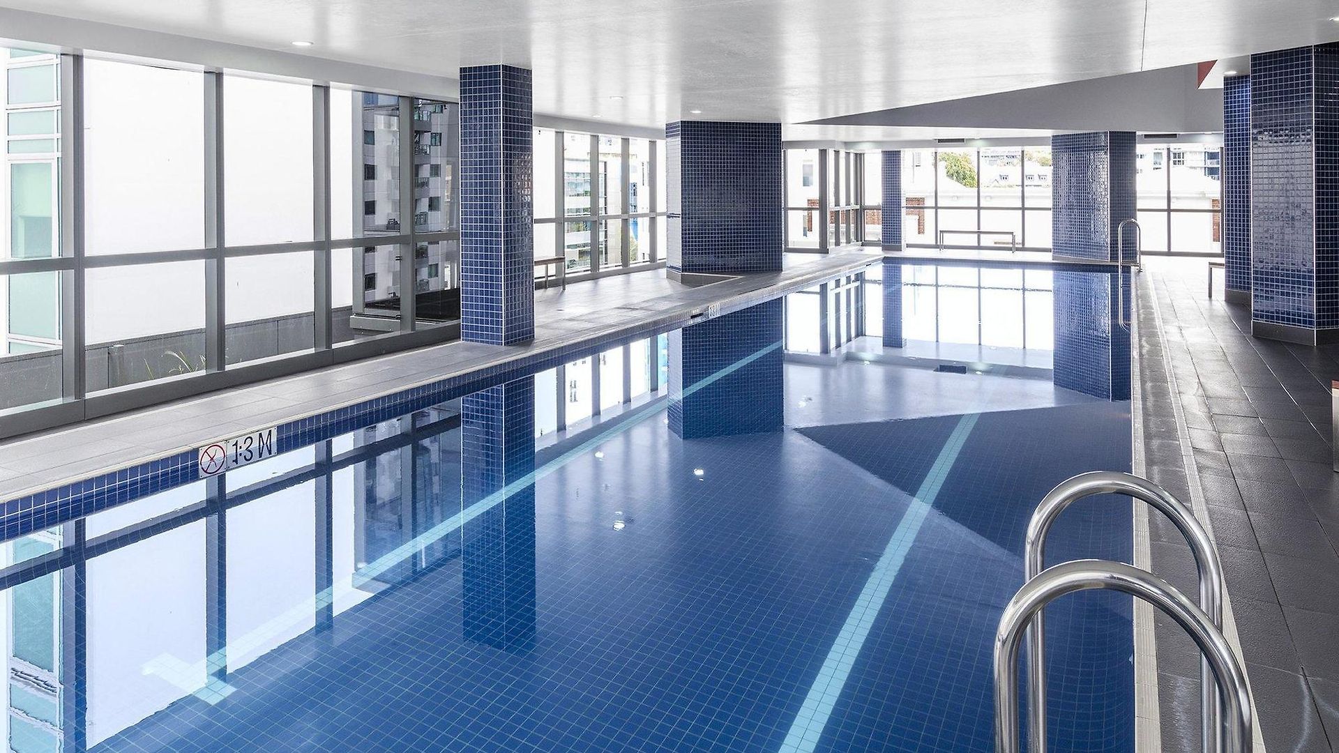 Meriton Adelaide Street, 5*