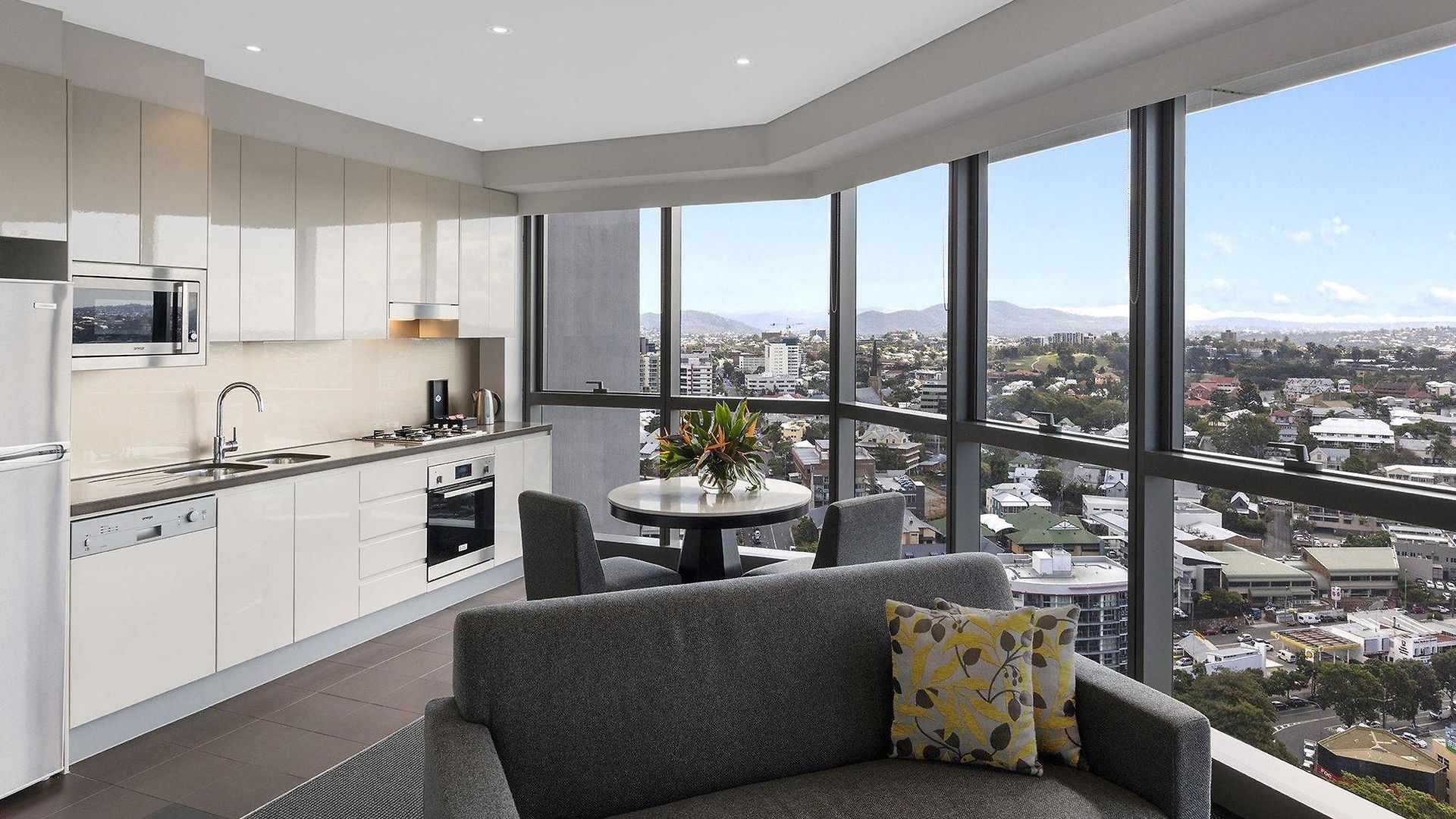 Meriton Adelaide Street, Hotel 5*