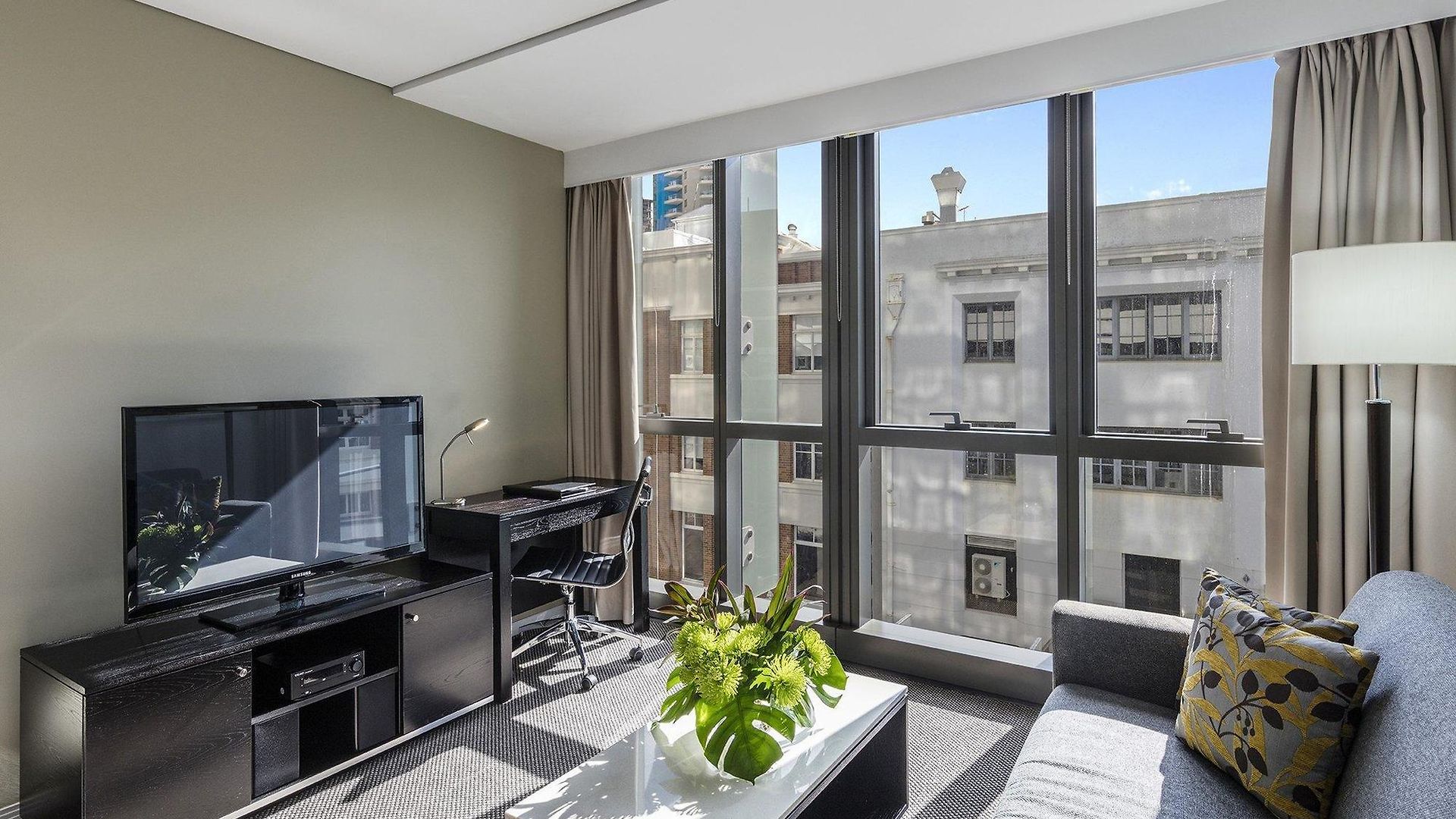 Meriton Adelaide Street, Hotel