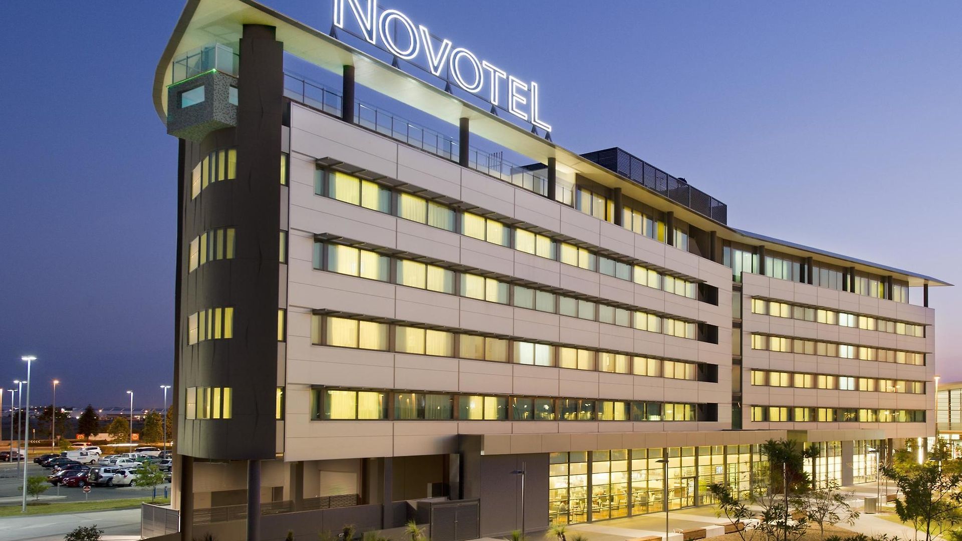Novotel Airport 5*