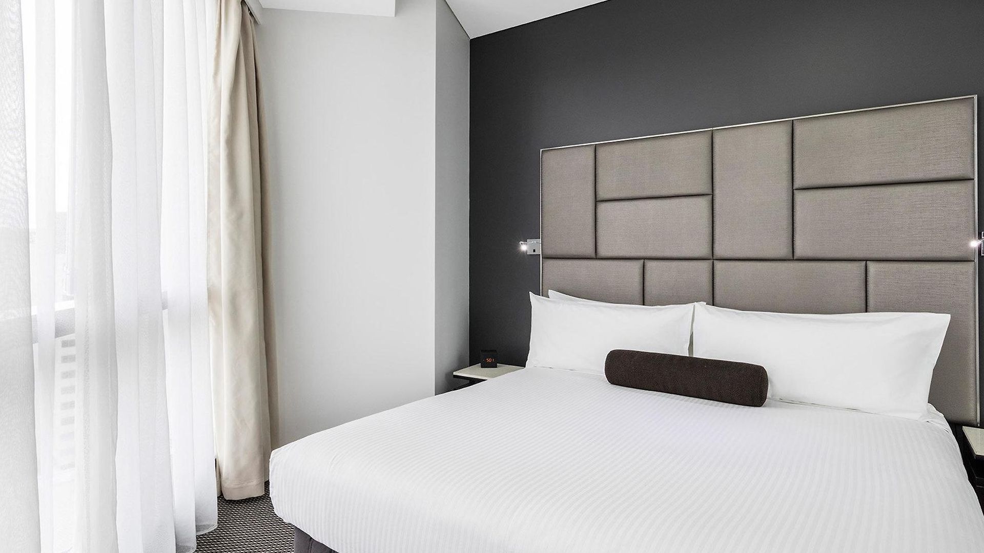 Meriton Herschel Street, Hotel